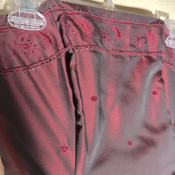 2 piece pantsuit made of soft taffeta. The color is burgundy or like Merlot. - Picture 2 of 7